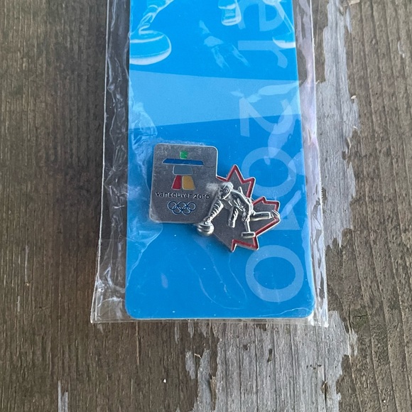 Royal Canadian Mint Vancouver Olympics 2007 Curling Quarter Bookmark & Lapel Pin - Picture 3 of 11